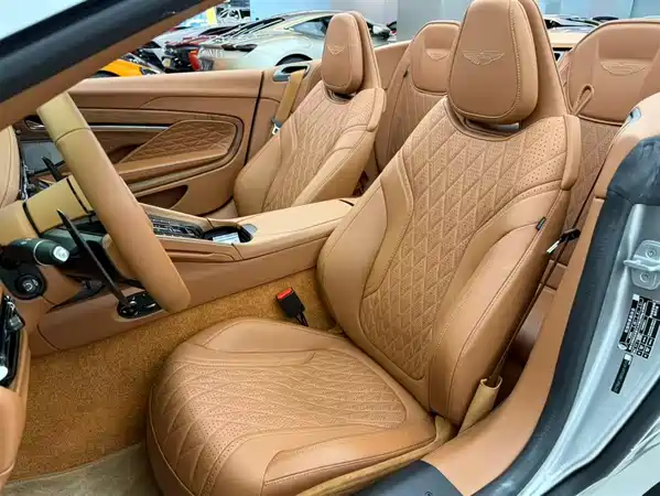 Aston Martin DB12 2023