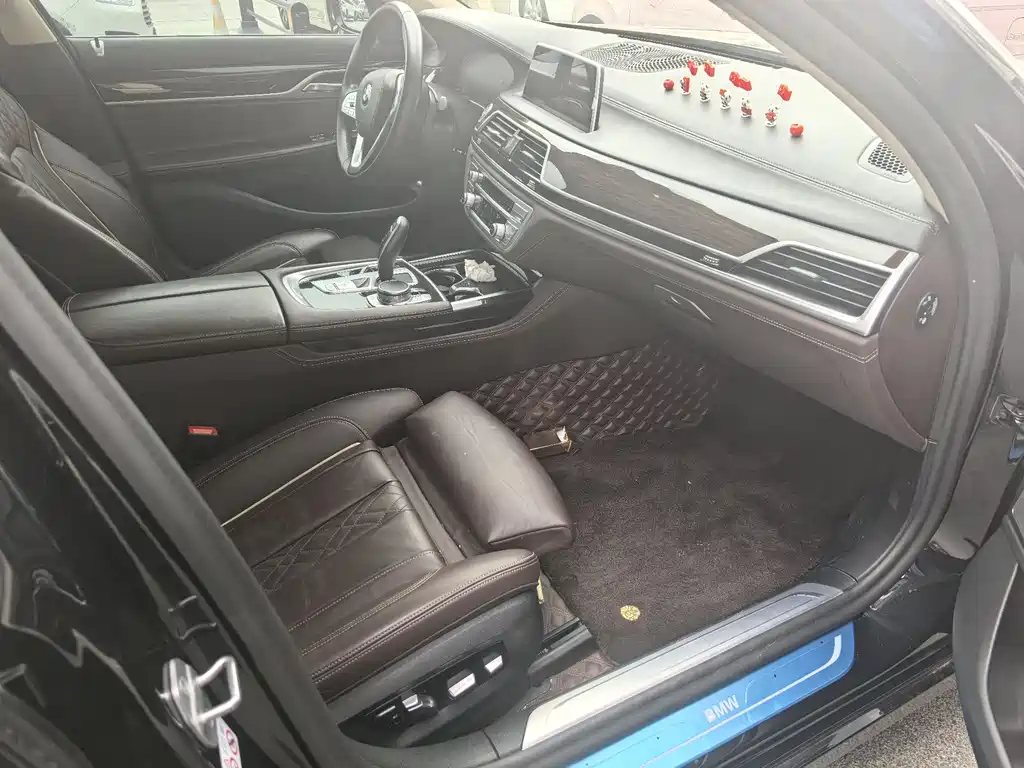 BMW 7 Series 2021 — фото 12