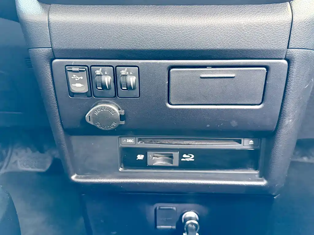 Toyota Sienna 2017 — фото 24