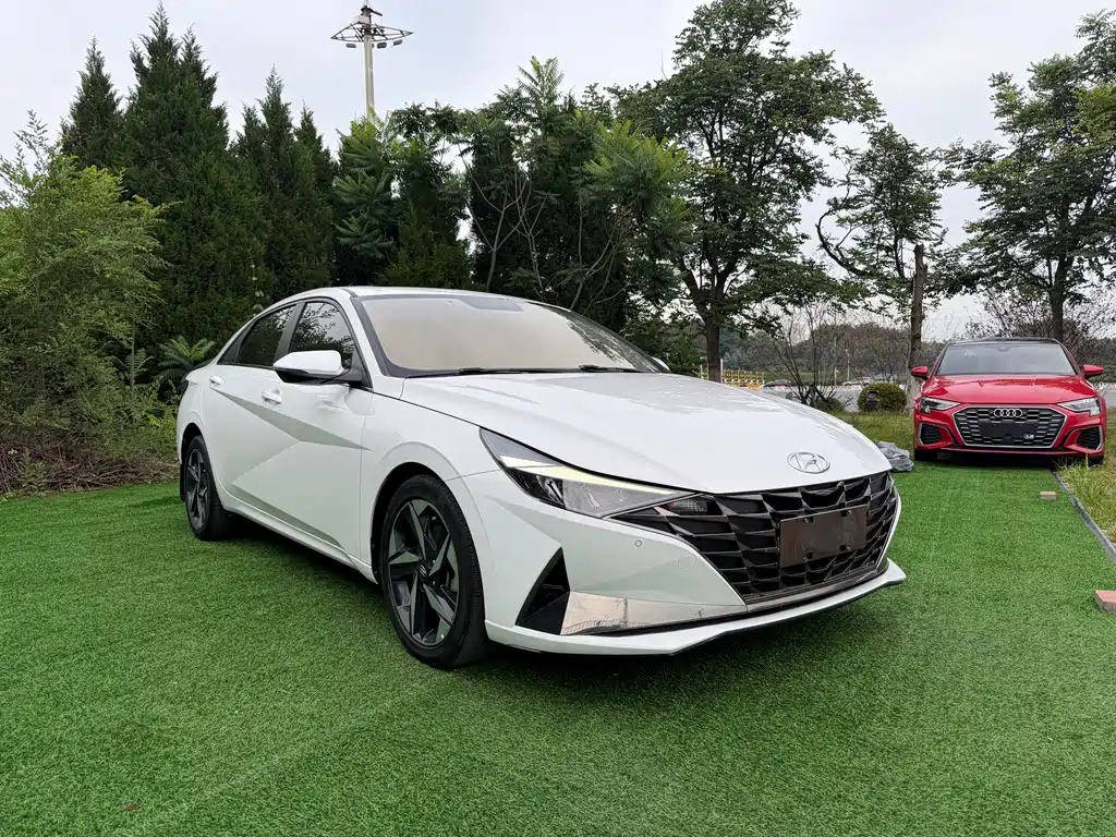 Hyundai Elantra 2022