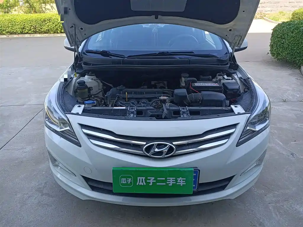 Hyundai Verna 2015 — фото 11