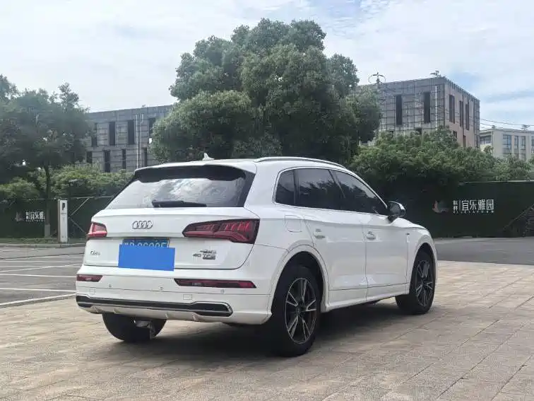 Audi Q5L 2020 — фото 6