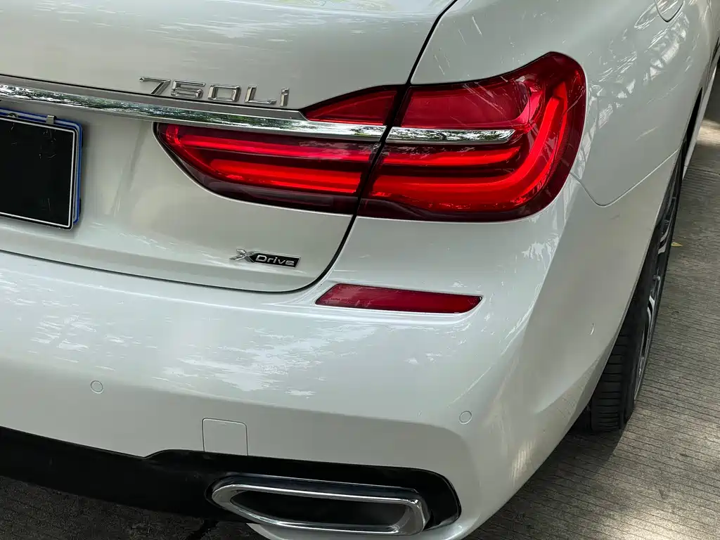 BMW 7 Series 2018 — фото 24