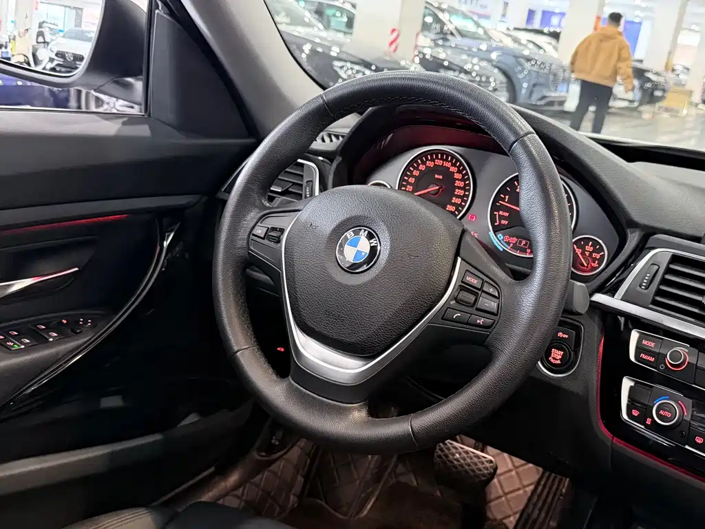 BMW 3 Series GT 2018 — фото 17