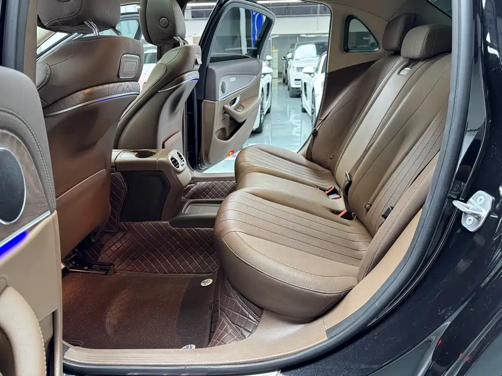 Mercedes-Benz E-Class 2020 — фото 15