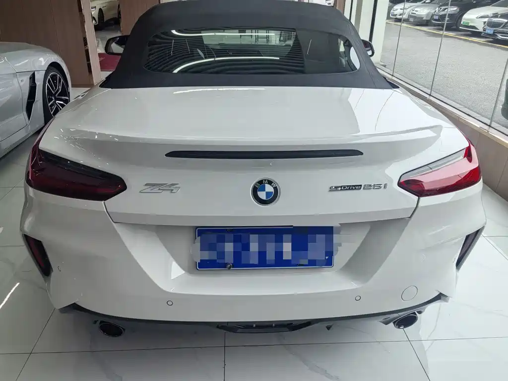 BMW Z4 2023 — фото 10
