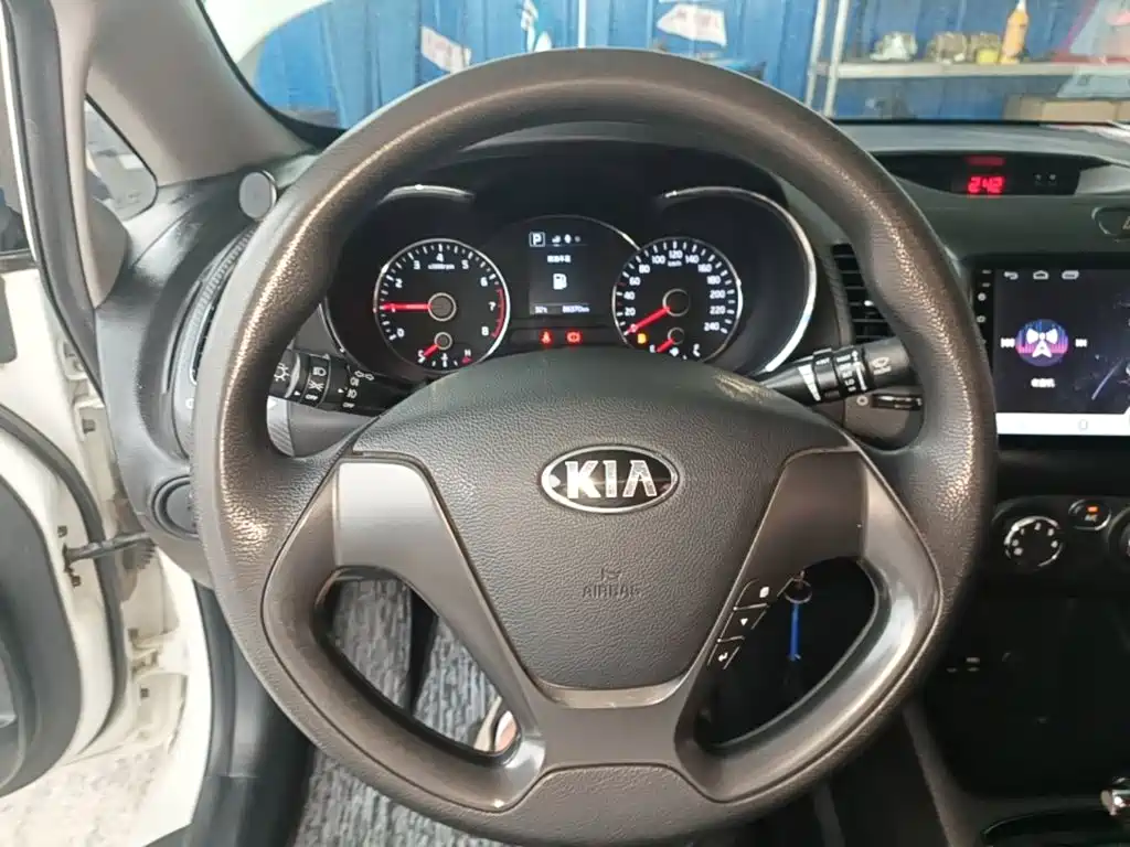 Kia K3 2018 — фото 11