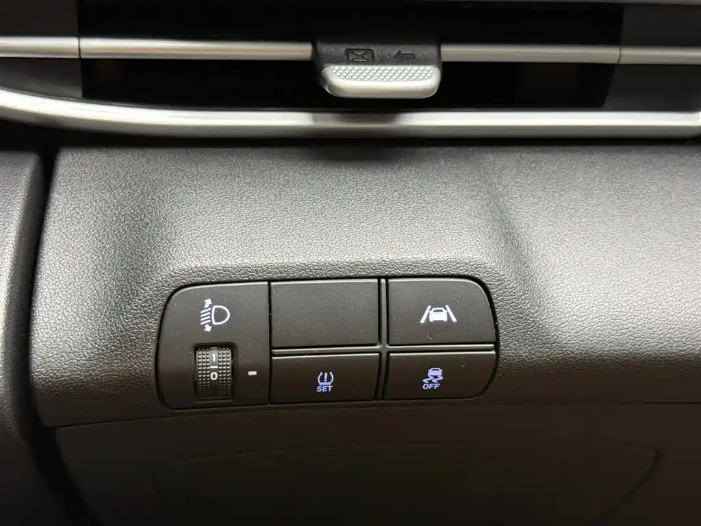 Hyundai Elantra 2021 — фото 12