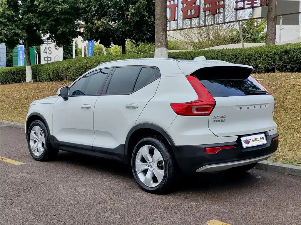 Volvo XC40 2021 — фото 4