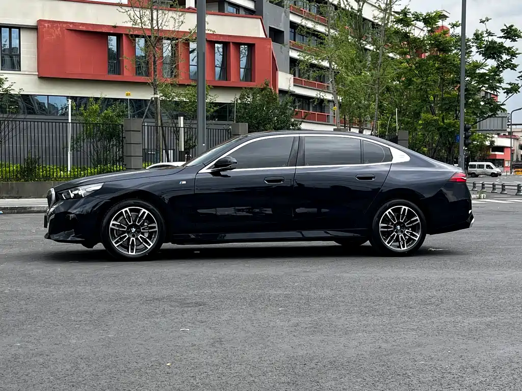 BMW 5 Series 2025