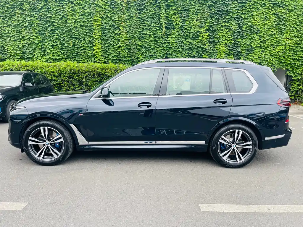 BMW X7 2025