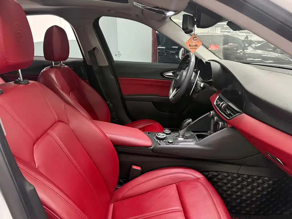 Alfa Romeo Giulia 2017 — фото 11