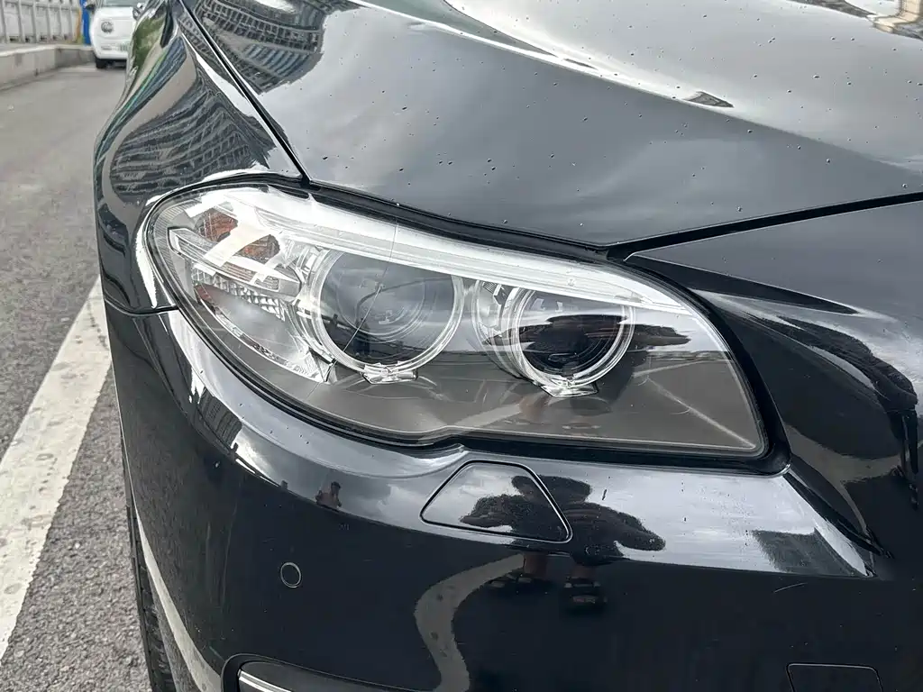 BMW 5 Series 2015 — фото 10