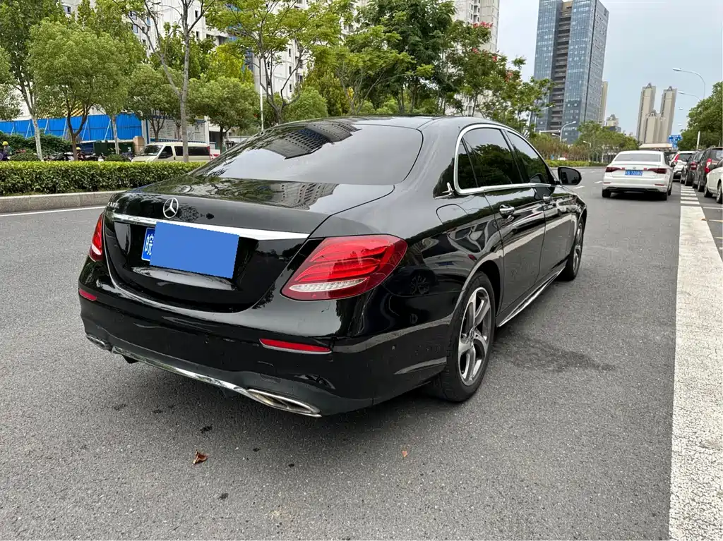 Mercedes-Benz E-Class 2018 — фото 9