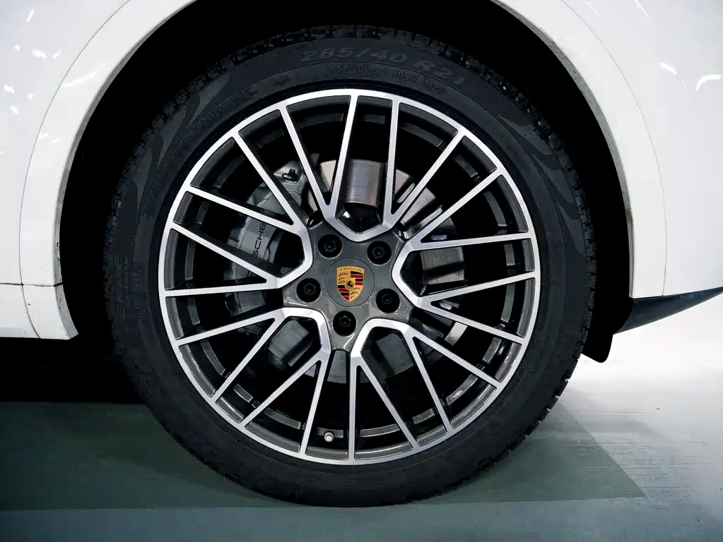 Porsche Cayenne 2021 — фото 19