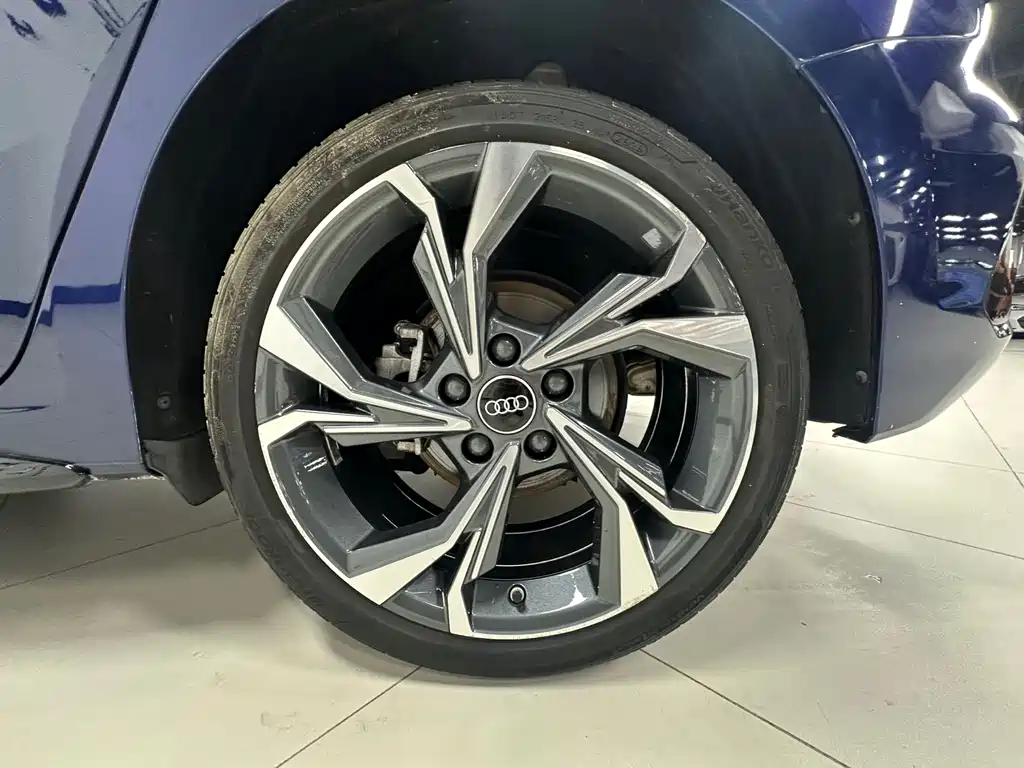 Audi A3 2023 — фото 10
