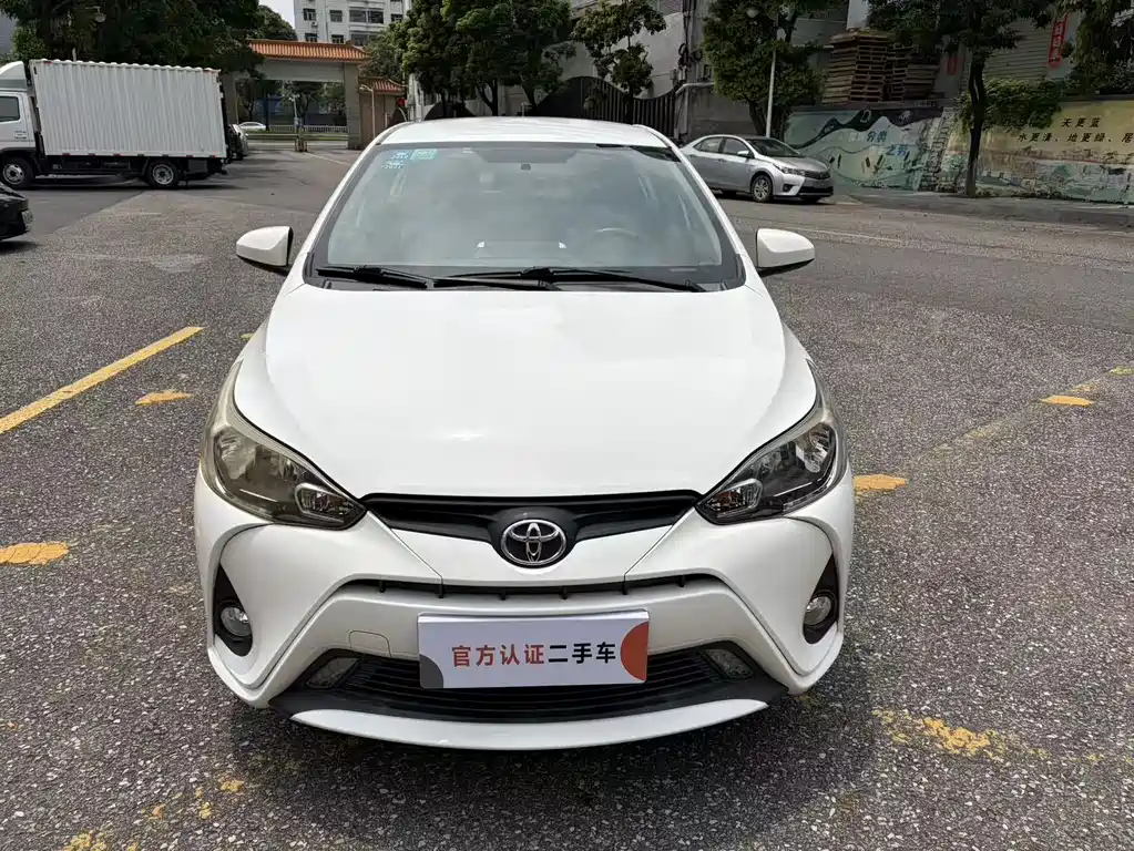 Toyota Yaris L 2017 — фото 2