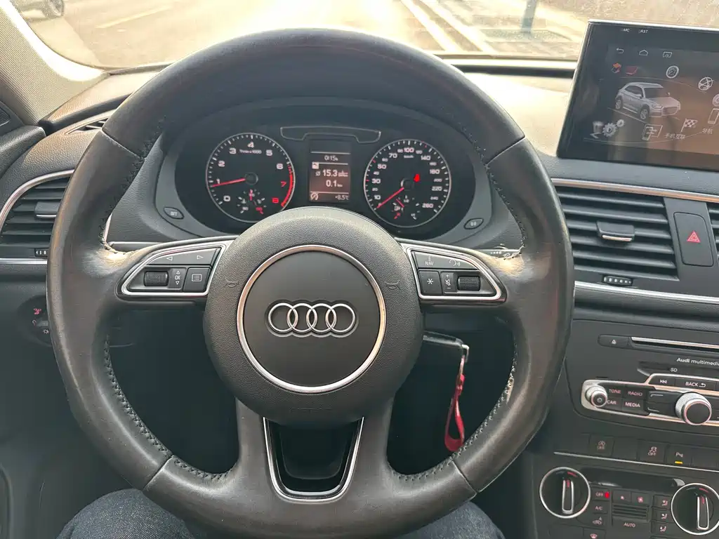 Audi Q3 2016 — фото 16