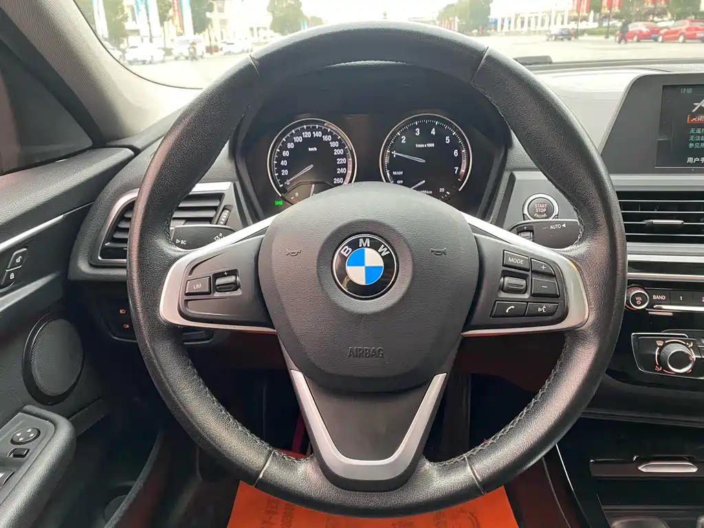 BMW 1 Series 2018 — фото 20