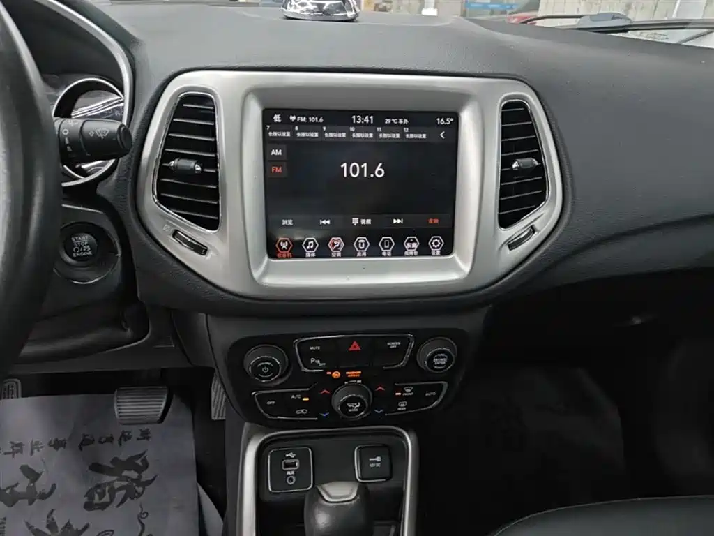 Jeep Compass 2019 — фото 13