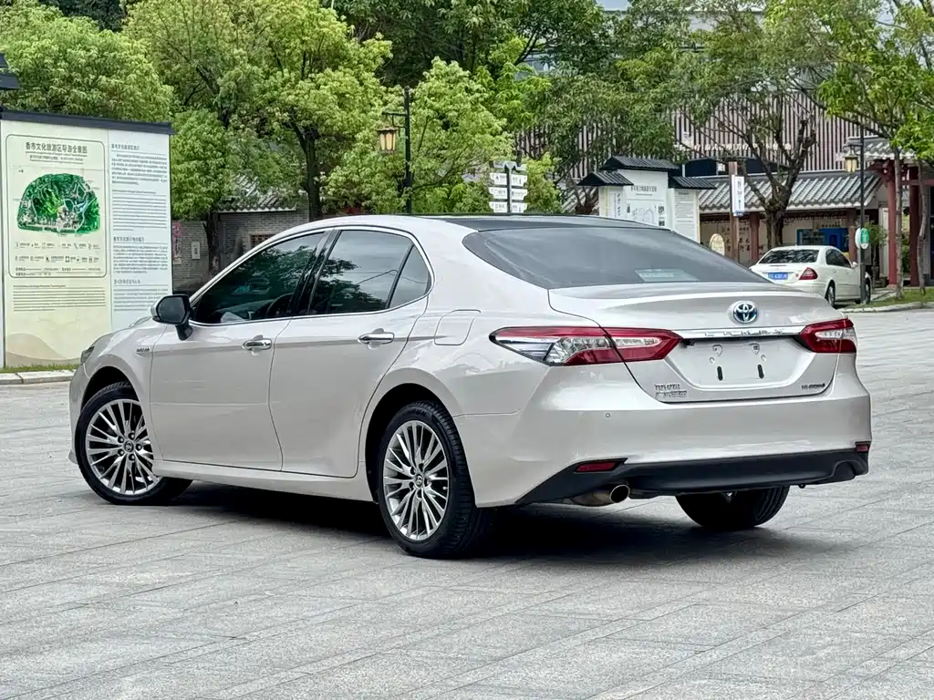 Toyota Camry 2019 — фото 7