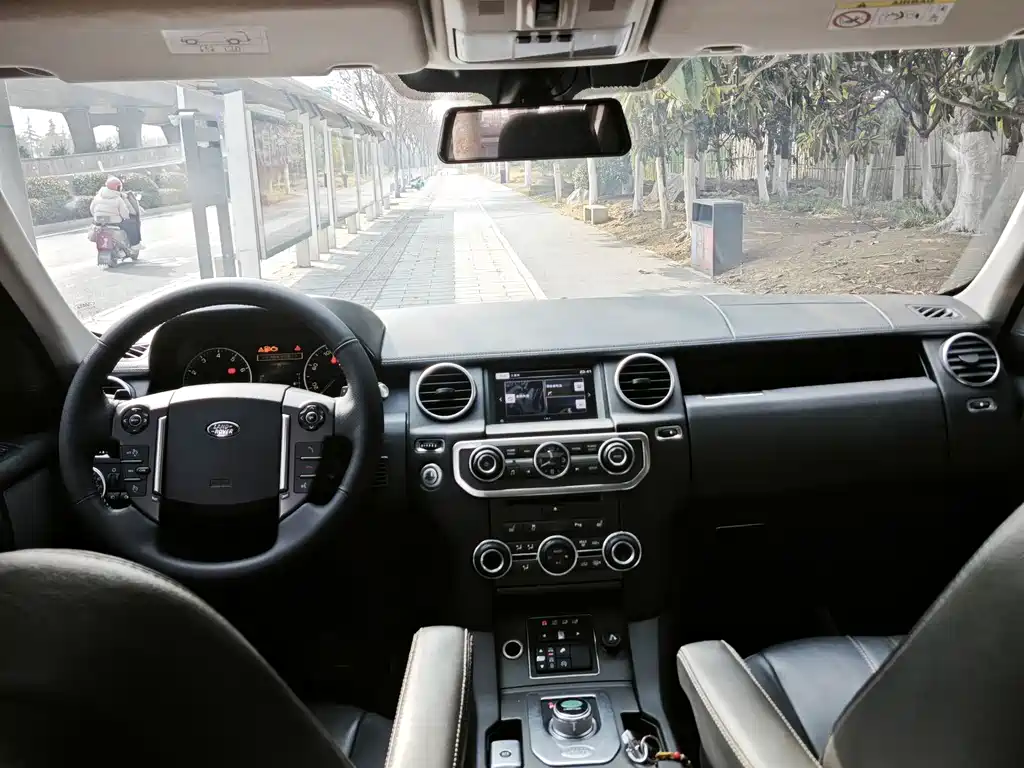 Land Rover Discovery 2016 — фото 6