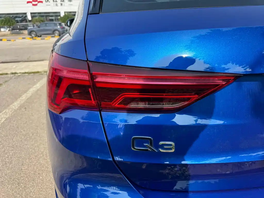 Audi Q3 2021 — фото 21