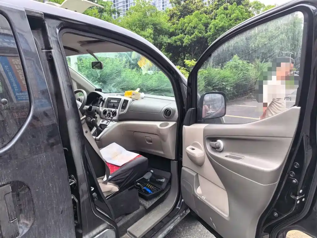 Nissan NV200 2017 — фото 20