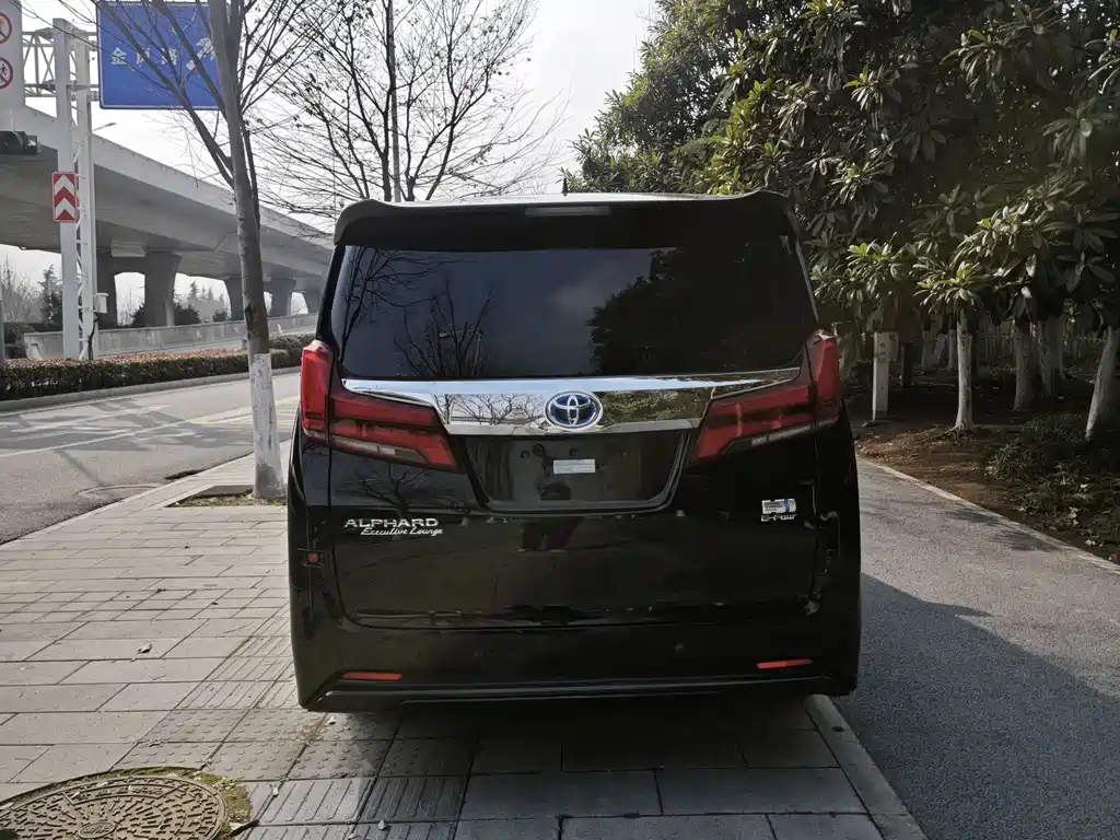Toyota Alphard 2021 — фото 8
