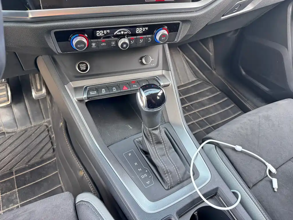 Audi Q3 2021 — фото 16