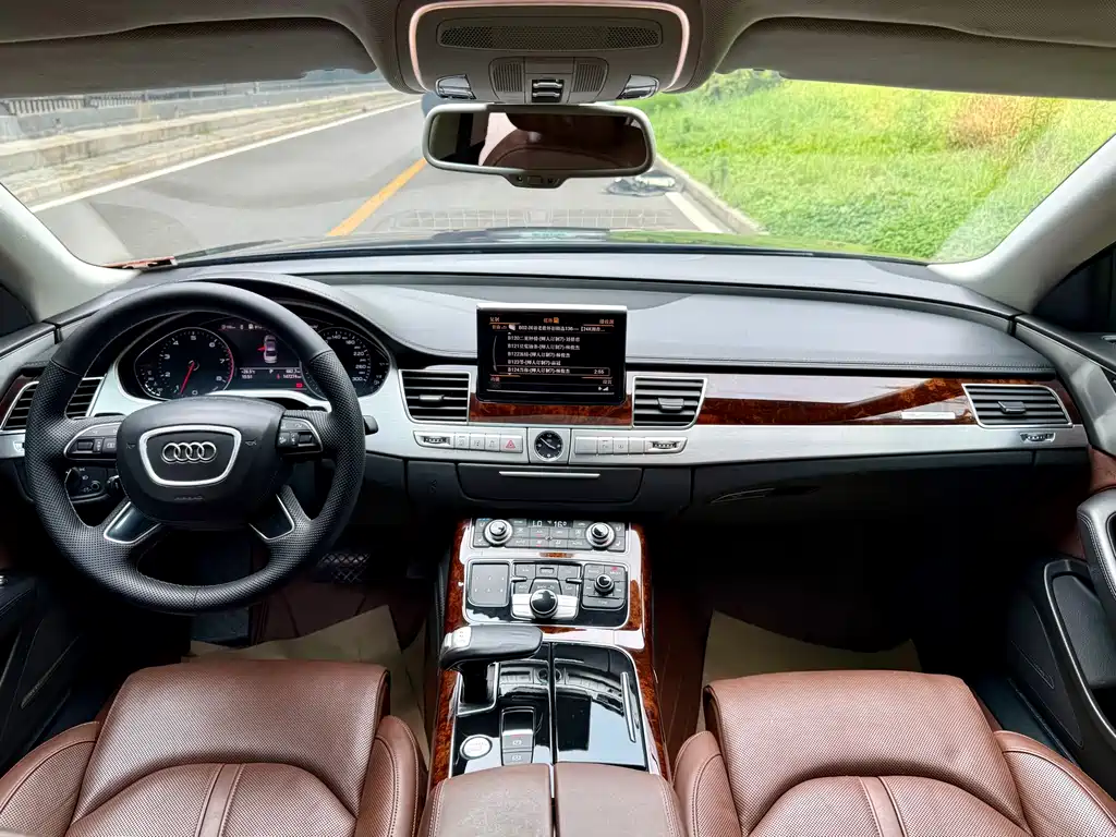 Audi A8 2015 — фото 14