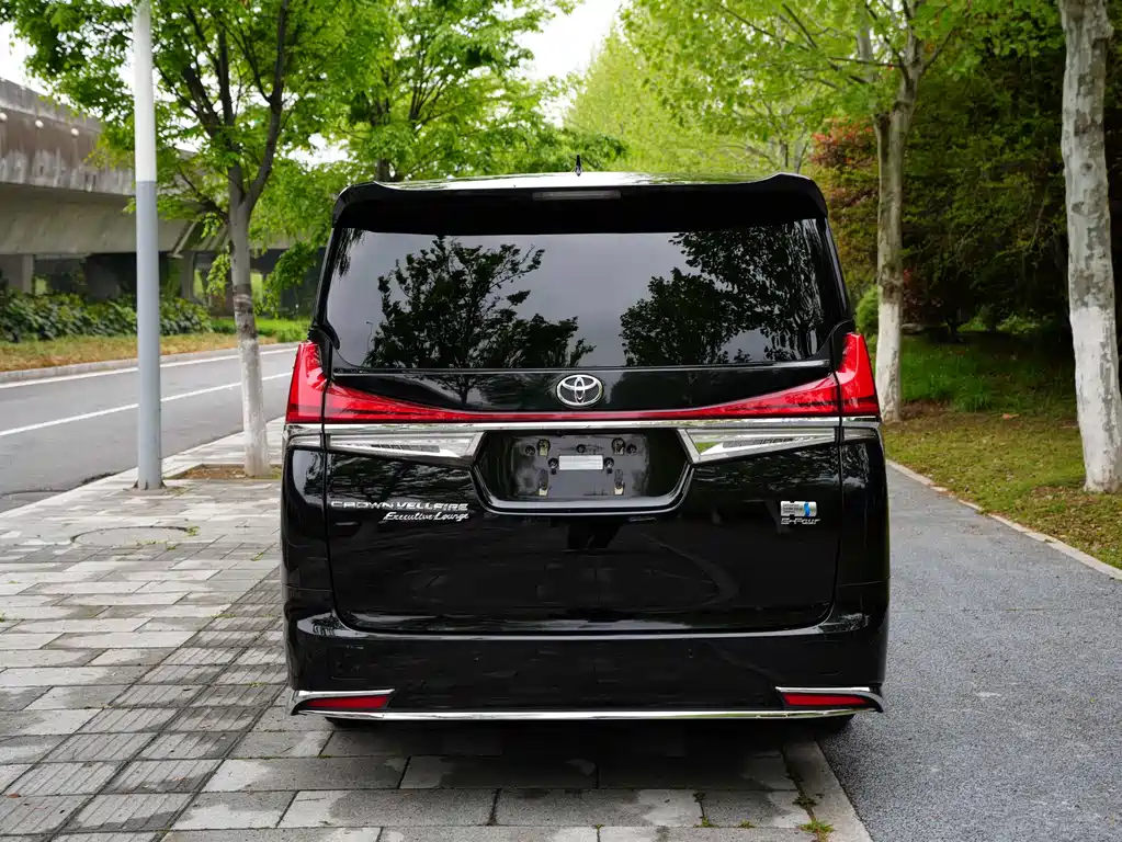 Toyota Vellfire 2023 — фото 8