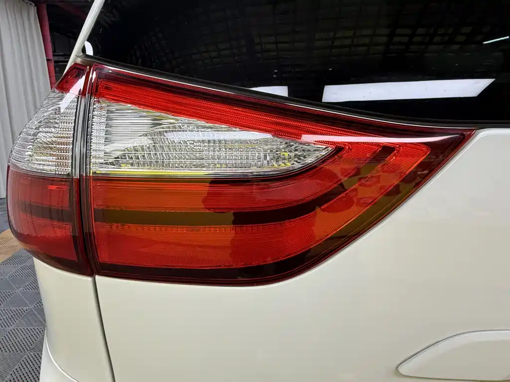 Toyota Sienna 2015 — фото 8