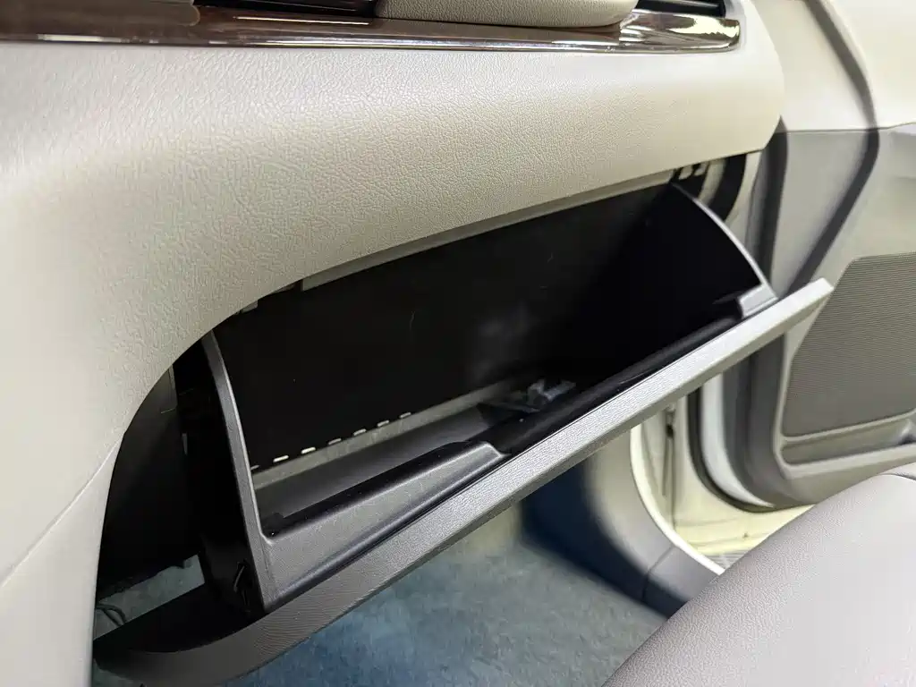 Toyota Sienna 2015 — фото 28