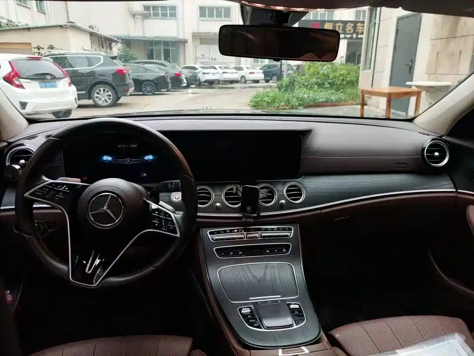 Mercedes-Benz E-Class 2022