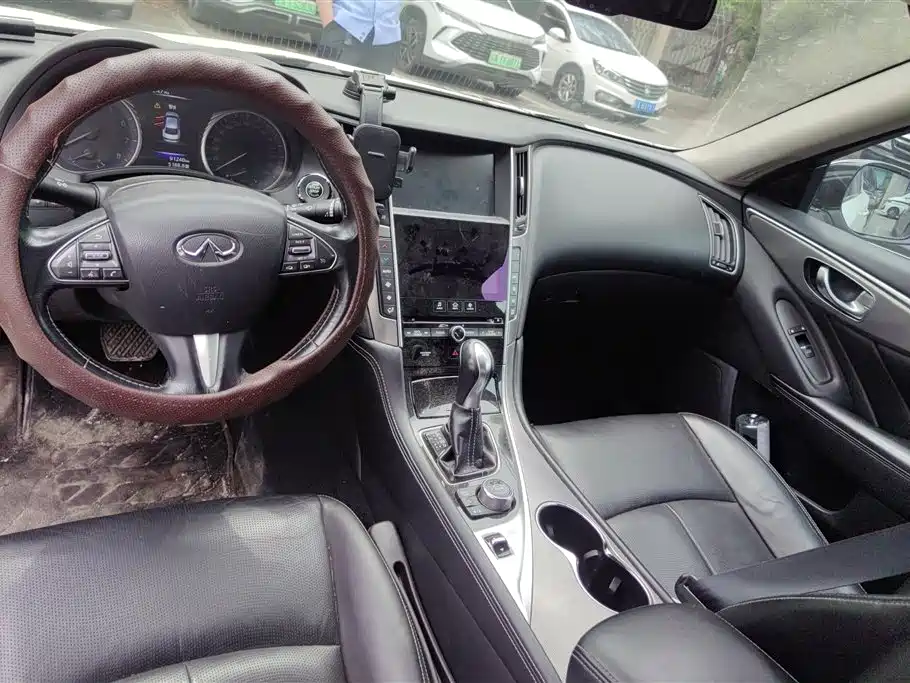 Infiniti Q50L 2015 — фото 12