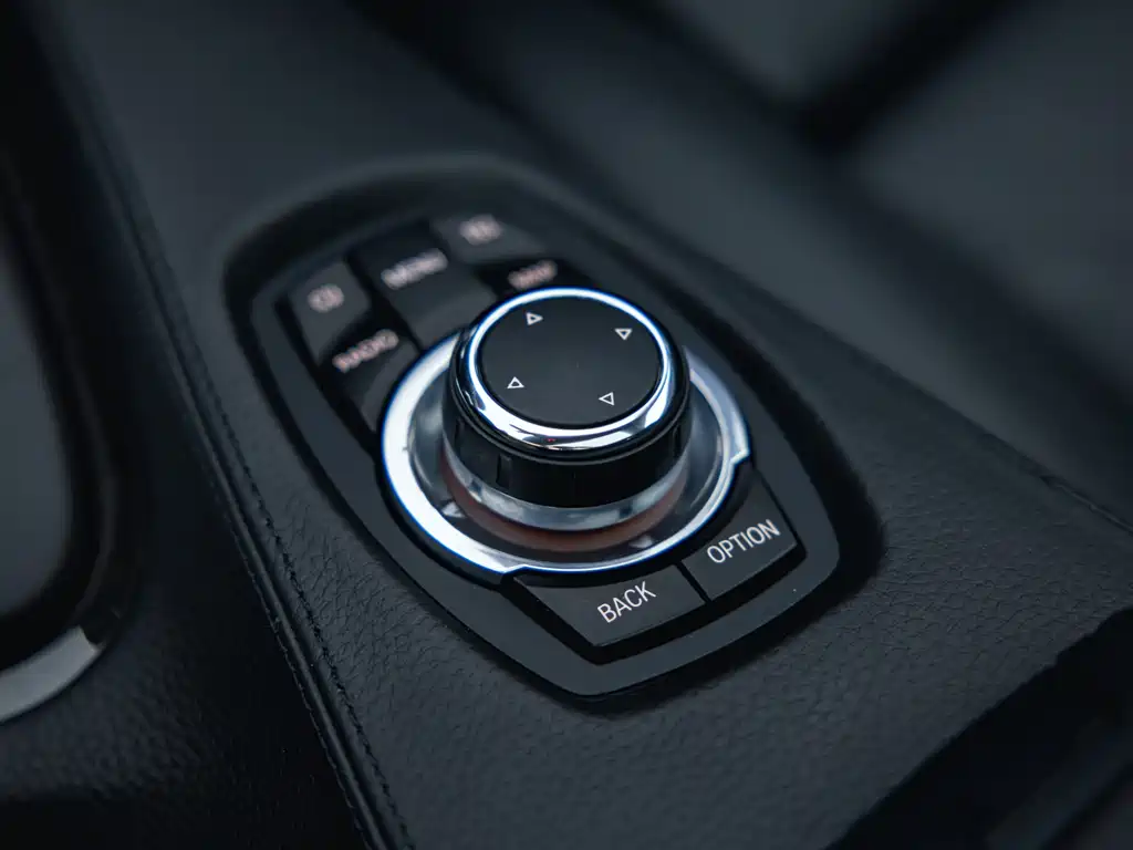 BMW 6 Series 2010 — фото 19