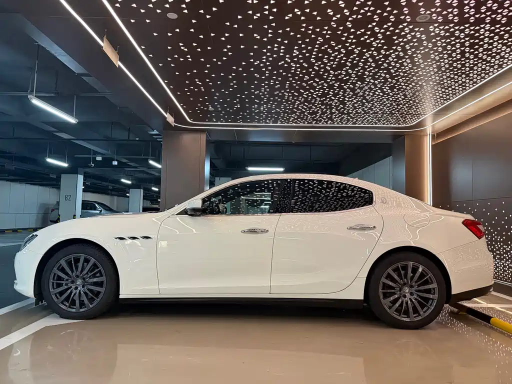 Maserati Ghibli 2017 — фото 24