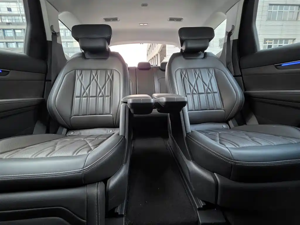 Ford Edge 2025 — фото 17