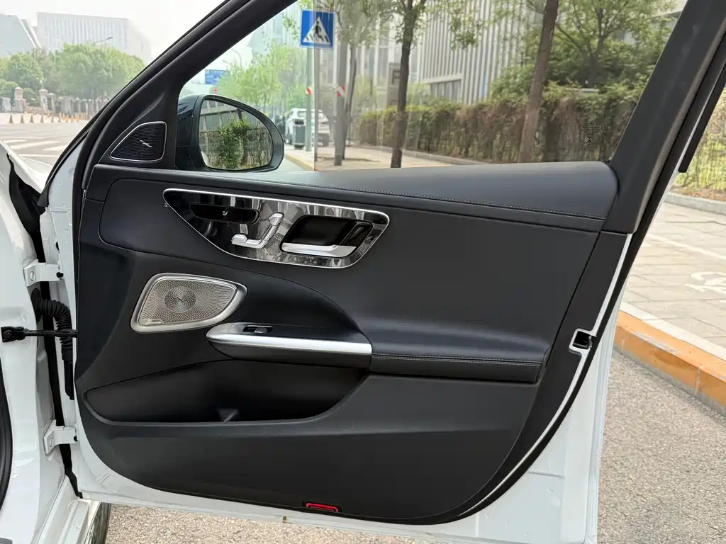 Mercedes-Benz C-Class 2023 — фото 22