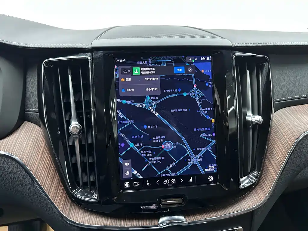 Volvo XC60 2023 — фото 12