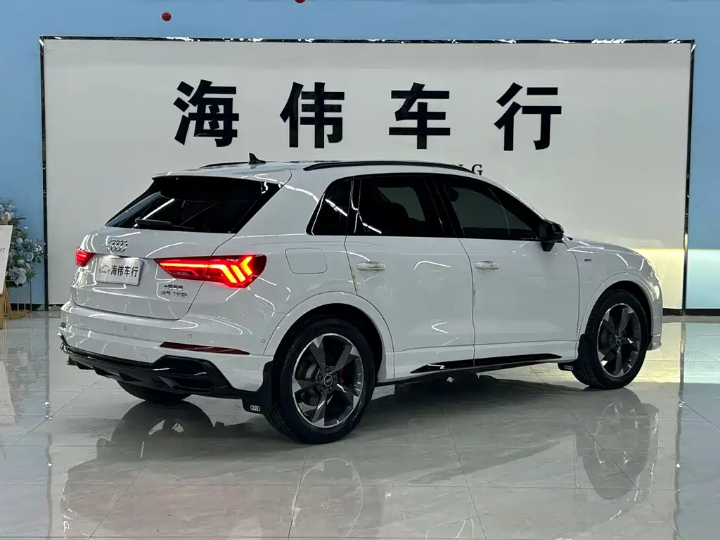 Audi Q3 2023 — фото 9