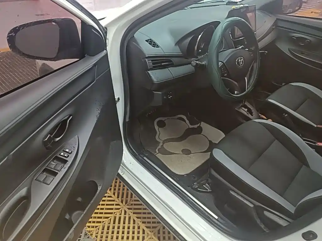 Toyota Yaris L 2023 — фото 16