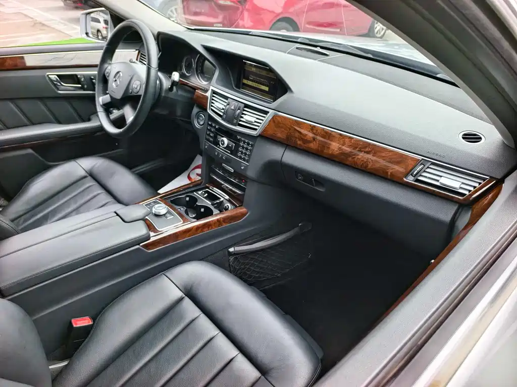Mercedes-Benz E-Class 2012 — фото 14