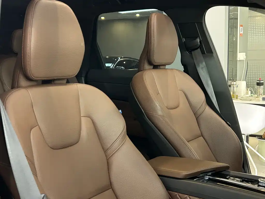 Volvo XC60 2024 — фото 12