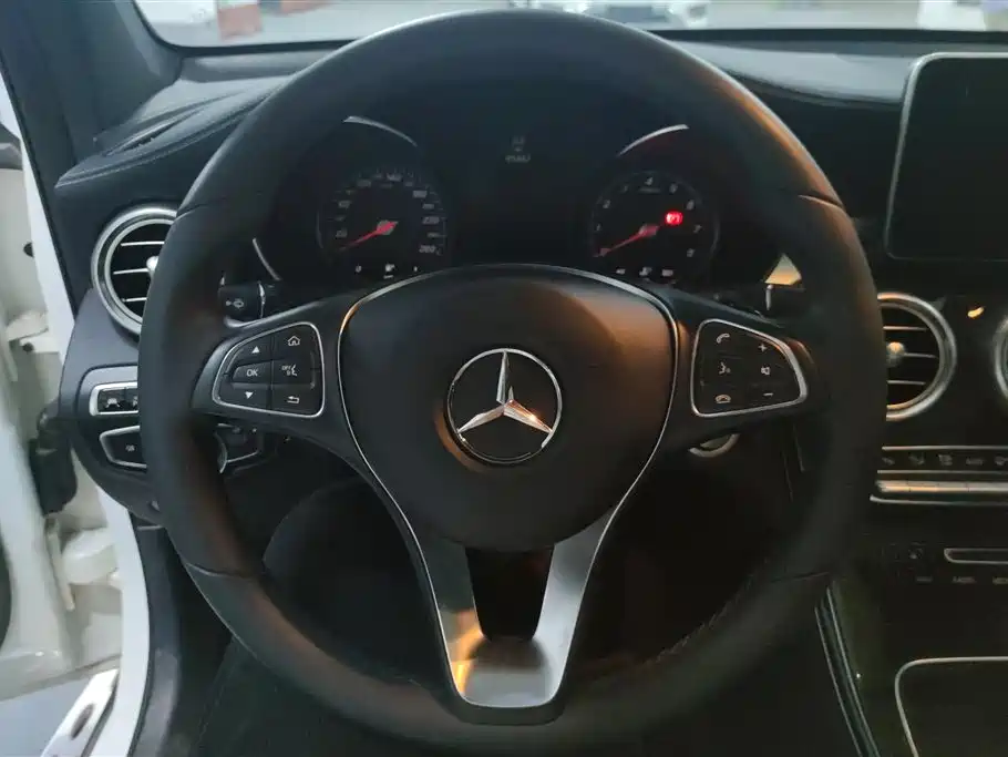 Mercedes-Benz GLC 2016 — фото 15