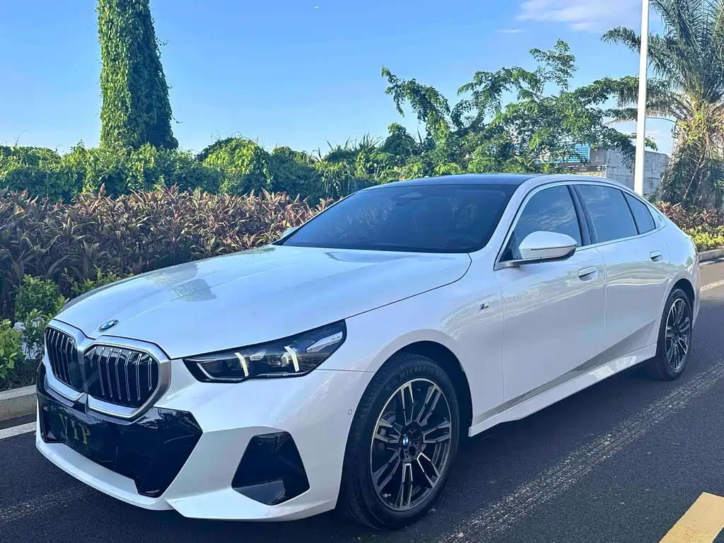 BMW 5 Series 2025