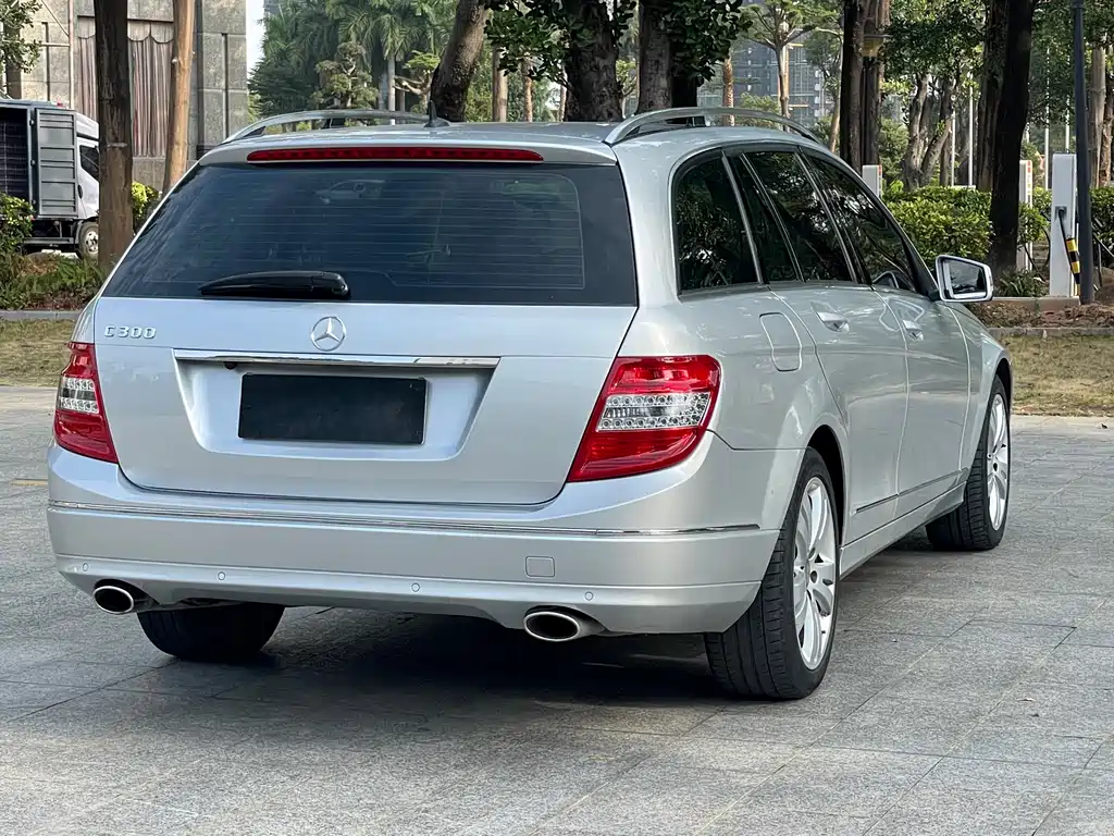 Mercedes-Benz C-Class 2011 — фото 15