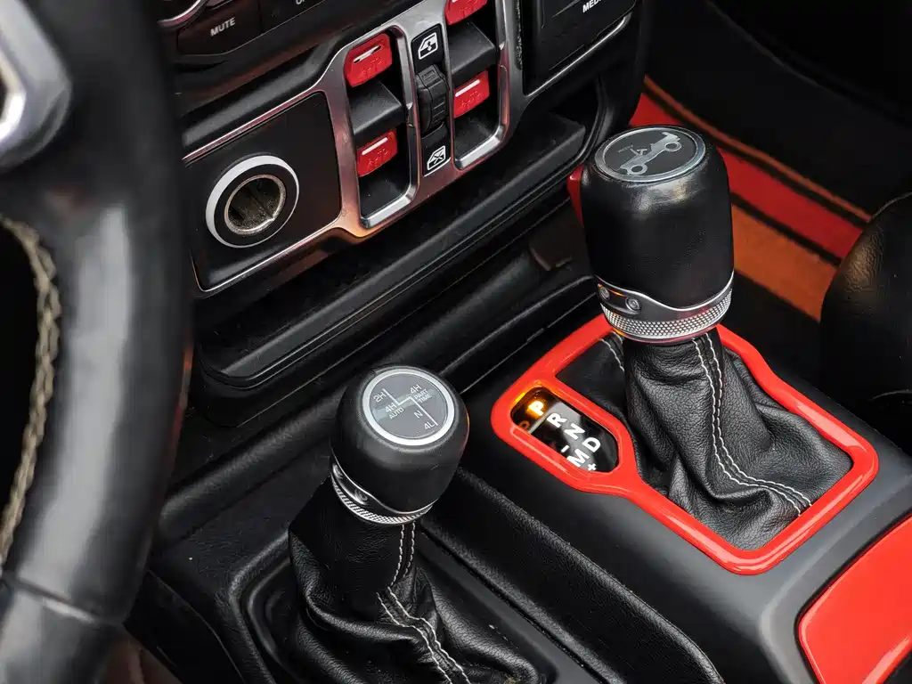Jeep Wrangler 2020 — фото 21