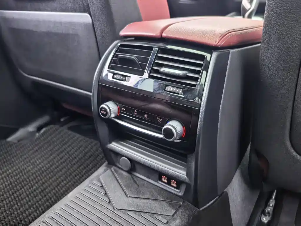 BMW 5 Series 2020 — фото 10